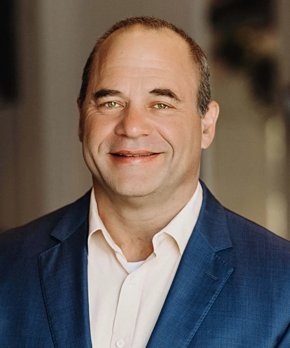 Brad Hennebert headshot